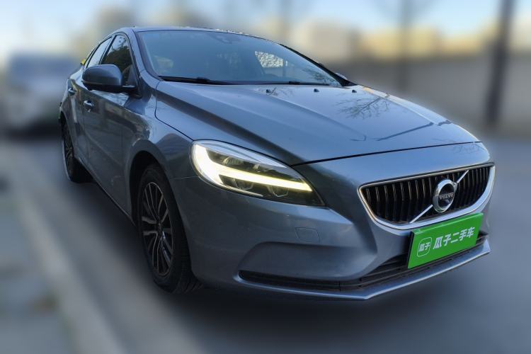 Used Volvo V40 2019 T3 Zhiyi Edition Front Right 45 Deg