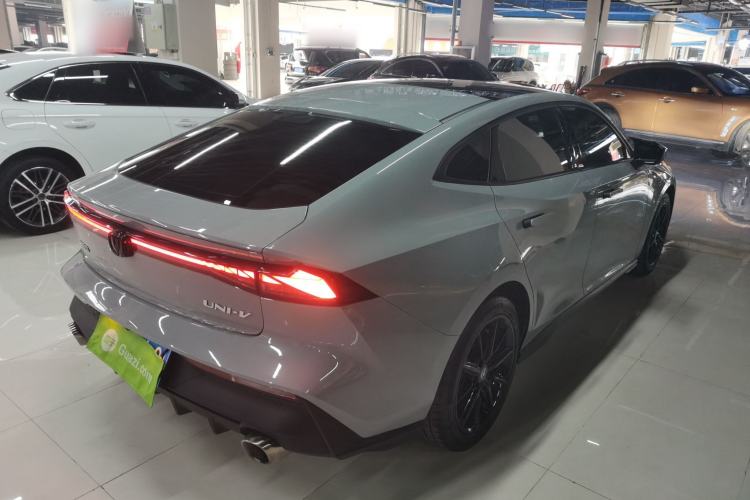 Used CHANGAN UNI-V 2022 1.5T Prestige Version
