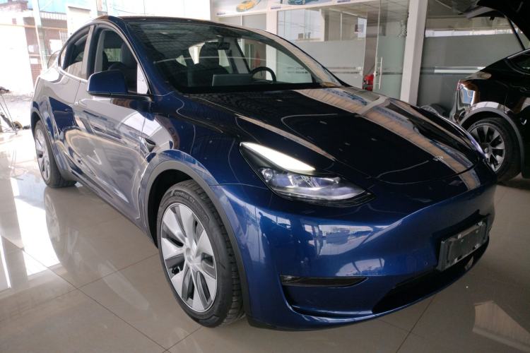 Used Tesla Model Y 2021 Long-Range All-Wheel-Drive Version 3D7 Front Right 45 Deg