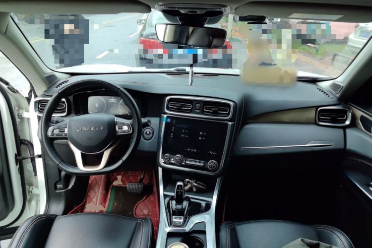 Used Lynk & Co 01 2017 2.0T Two-Wheel Drive Pro Edition Center Console