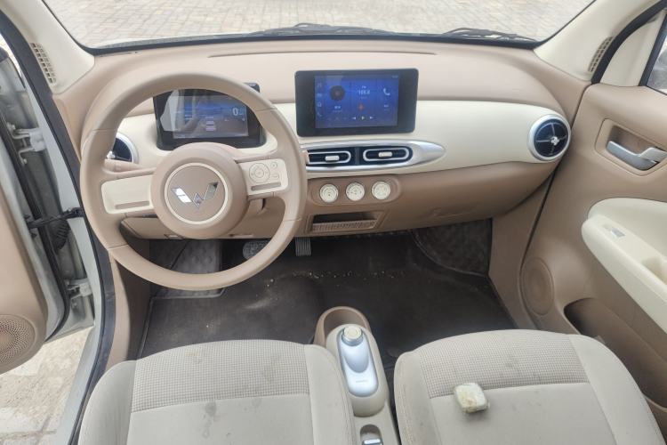 Used Wuling Hongguang MINIEV 2025 Four-Door Version Premium Edition Center Console