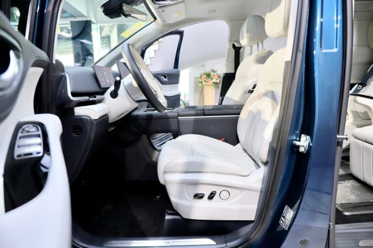 Used VOYAH Dream 2025 PHEV Four-Wheel-Drive Flagship Kunpeng Edition Interior 6