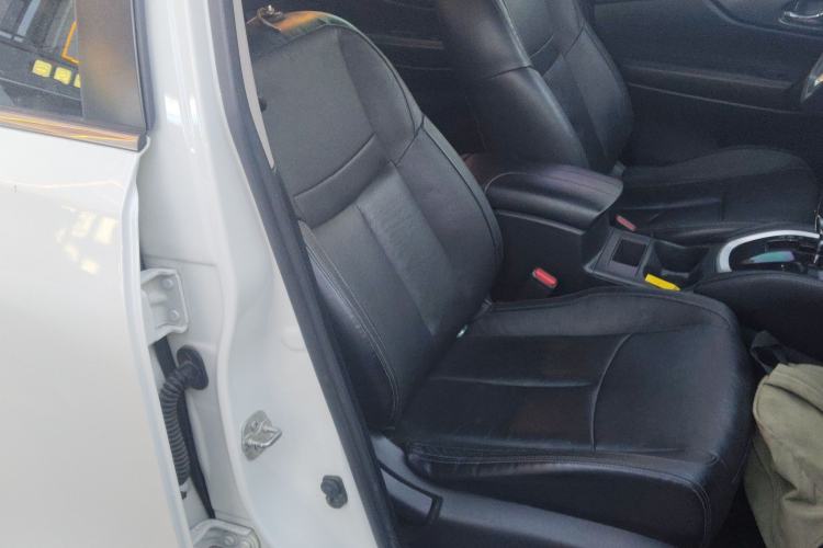 Used Nissan X-Trail 2017 2.0L CVT Comfort Edition 2WD Right Front Seat