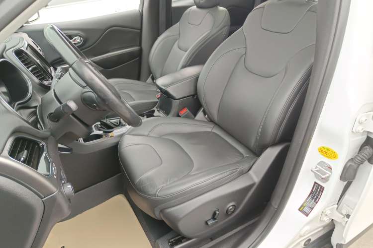 Used Jeep Cherokee 2020 2.0T Two-Wheel Drive Leading Edition