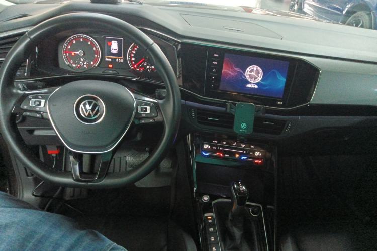 Used Volkswagen Tayron 2022 330TSI Two-Wheel Drive Luxury Smart Connectivity Version Center Console