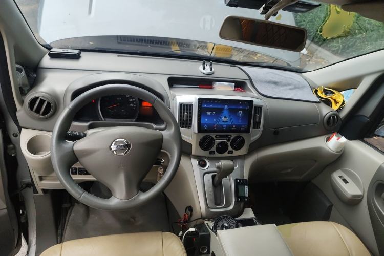 Used Nissan NV200 2016 Revised Version 1.6L CVT Luxury Edition Center Console