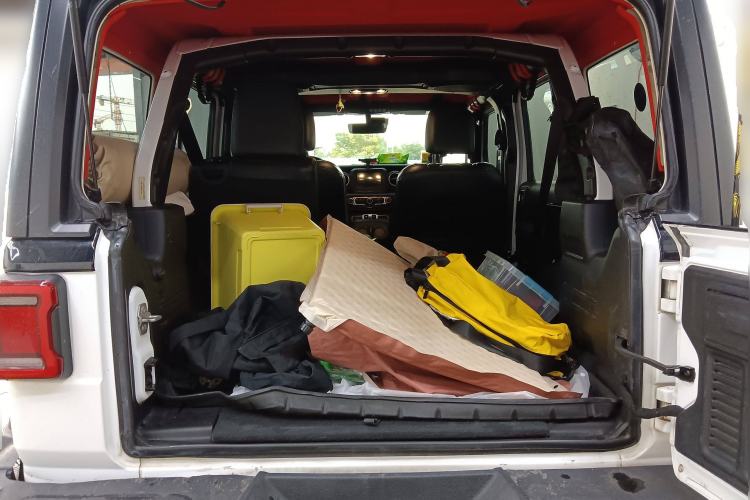 Used Jeep Wrangler 2019 2.0T Sahara Four-Door Version China VI Emission Standard