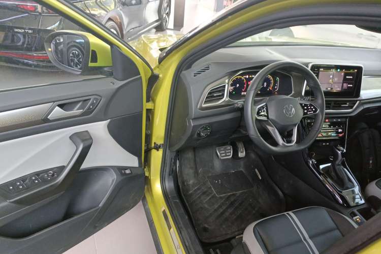 Used Volkswagen T-ROC 2023 300TSI DSG Two-Wheel Drive Starlight Edition