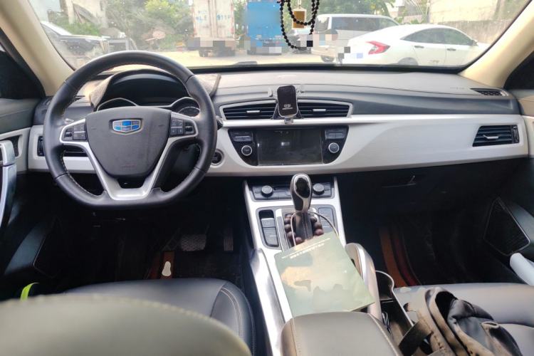 Used Geely Auto Emgrand X7 Sport 2018 1.8TD Automatic Two-Wheel Drive Zhiya Model Center Console