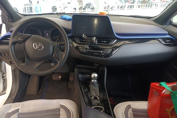 Used Toyota C-HR 2018 2.0L Leading Edition China V-standard Center Console