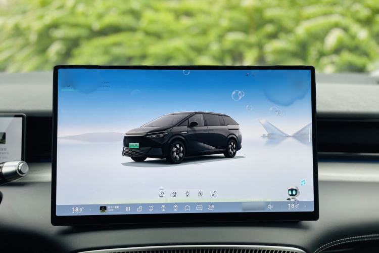 Used XPeng X9 2024 702 Ultra-Long Range Pro
