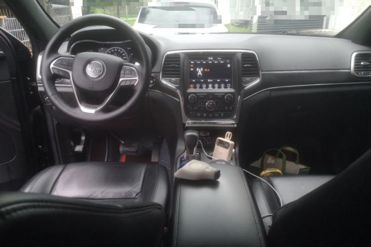 Used Jeep Grand Cherokee 2017 3.0L Comfort Navigation Edition Center Console