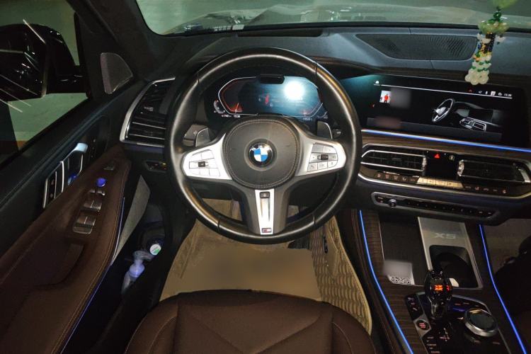 Used BMW X5 2022 xDrive 40Li Luxury Edition M Sport Package Steering Wheel