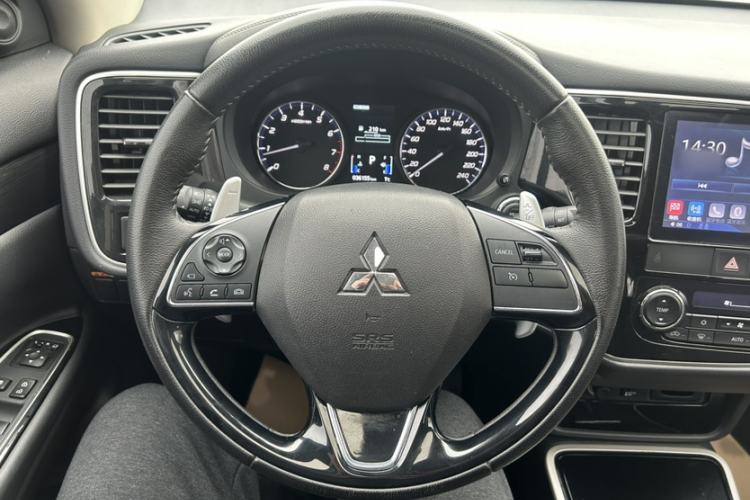 Used Mitsubishi Outlander 2019 2.4L 4x4 Zhi Xiang Edition 7 Seats China V Emission Standard