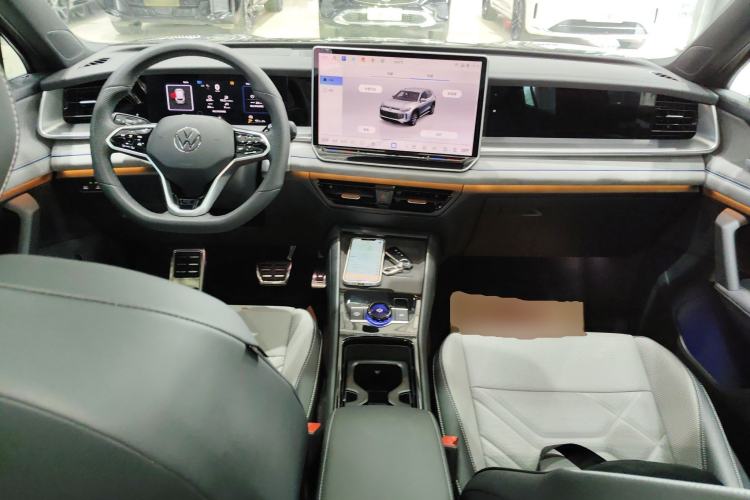 Used Volkswagen Tayron 2025 Tiguan L 380TSI 4Motion Luxury Easy Package Center Console