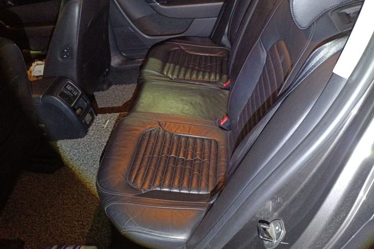 Used Volkswagen Magotan 2012 Revised 1.8TSI Luxury Version Left Rear Seat