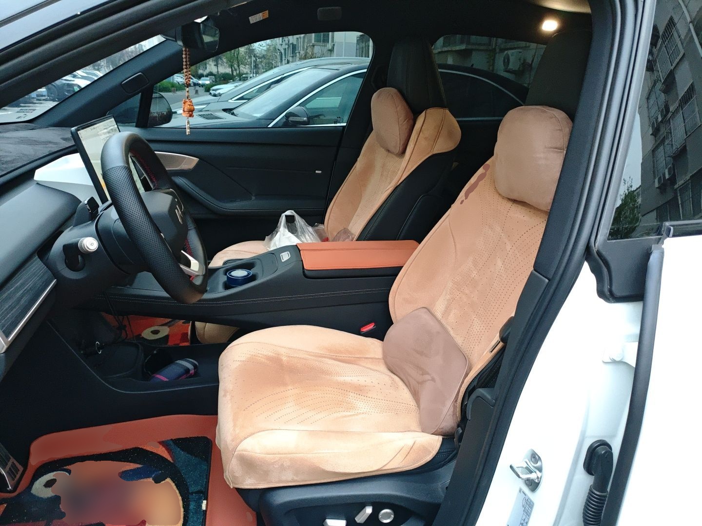 Переднее сиденье в автомобиле