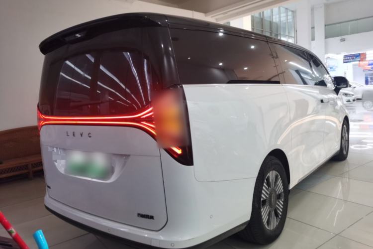 Used Geely Galaxy LEVC L380 2024 140-Degree 6-Seater All-Wheel-Drive Ultra
