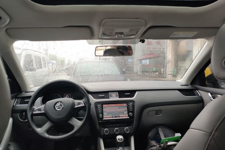 Used Skoda Octavia 2015 1.6L Manual Yijun Edition Headliner