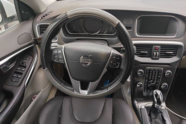 Used Volvo V40 2013 2.0T Zhiya Edition