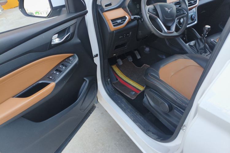 Used Wuling Hongguang S3 2018 1.5L Manual Luxury Model China V Standard Driver Seat