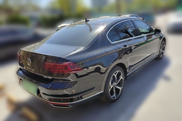 Used Volkswagen Magotan 2026 30 Million Vehicles Selected Model 380TSI DSG Luxury Edition Rear Right 45 Deg