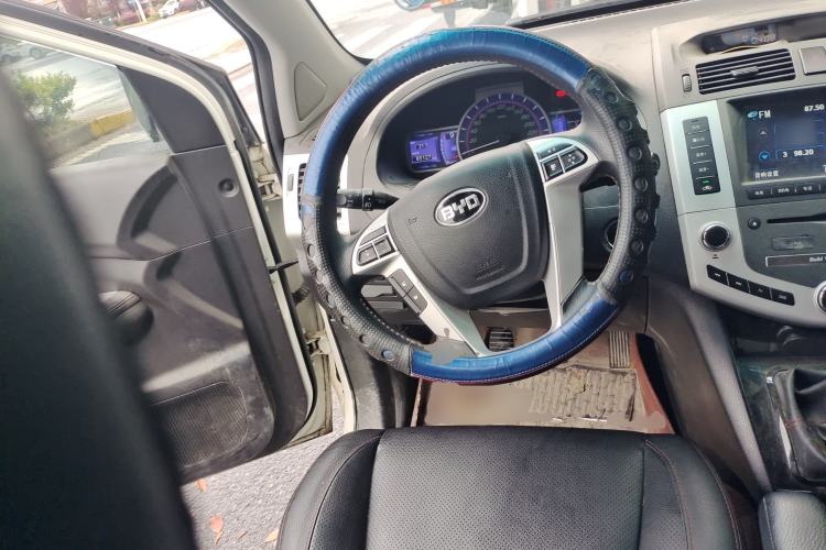Used BYD S6 2014 1.5TI Manual Luxury 5-Seater Steering Wheel