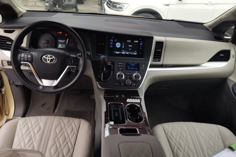 Used Toyota Sienna 2015 3.5L Automatic 7-Seater Parallel Import