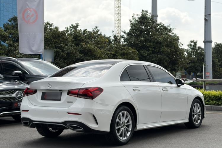Used Mercedes-Benz A-Class 2022 Restyled A 200 L Sport Sedan Fashion Version Exterior 4