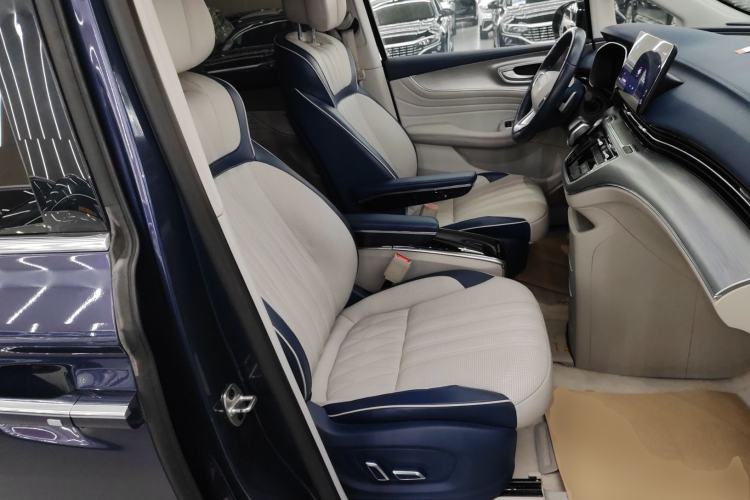 Used Roewe iMAX8 2021 400TGI Supreme Series Ultimate Edition Right Front Seat