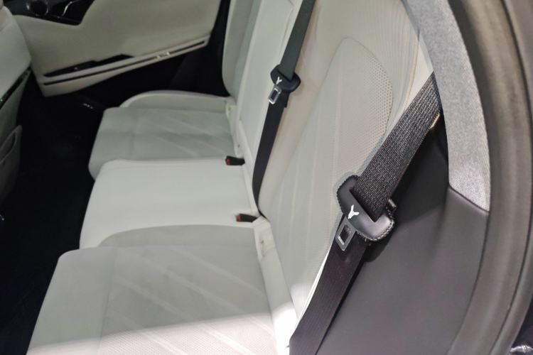 Used VOYAH FREE 2025 318 259 km All-Wheel-Drive Exploration Edition
