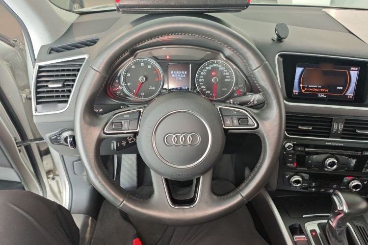 Used Audi Q5 2017 Plus 40 TFSI Technology Model
