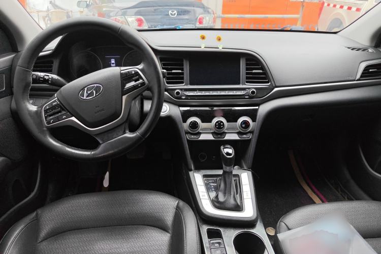 Used Hyundai Elantra (6th Generation / Lingdong) 2019 1.5L CVT ZhiXuan – Elite Version Center Console