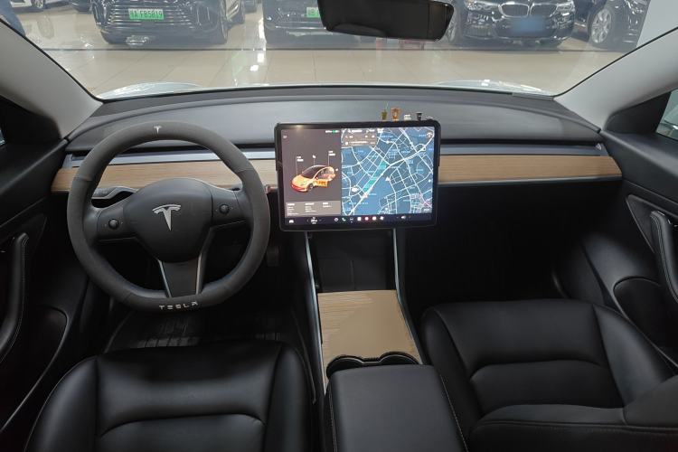 Used Tesla Model 3 2020 Revised Version Standard Range Rear-Wheel Drive – Upgraded Edition Center Console