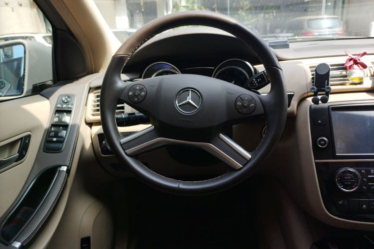 Used Mercedes-Benz R-Class 2017 R 320 4MATIC Business Edition Prestige Model
