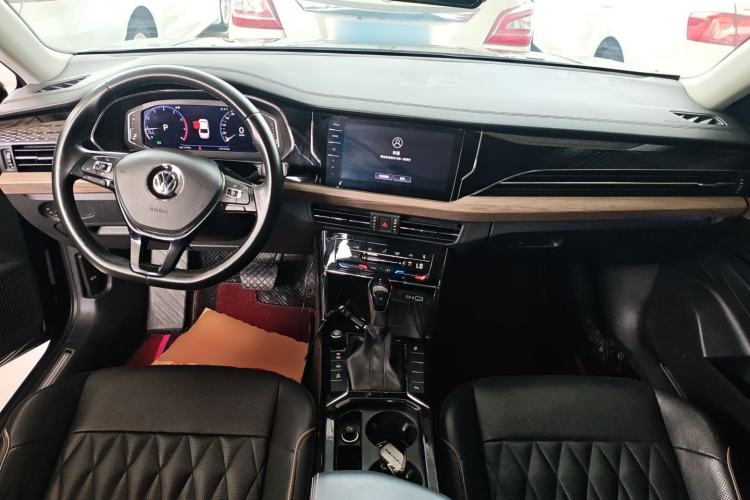 Used Volkswagen Passat 2020 330TSI Luxury Edition China VI Center Console