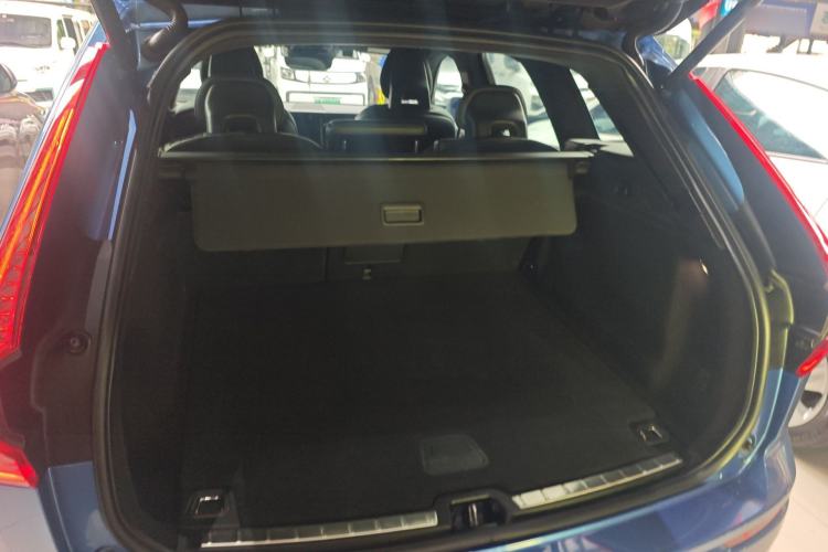 Used Volvo XC60 2018 T5 4x4 Smart & Sporty Edition Trunk