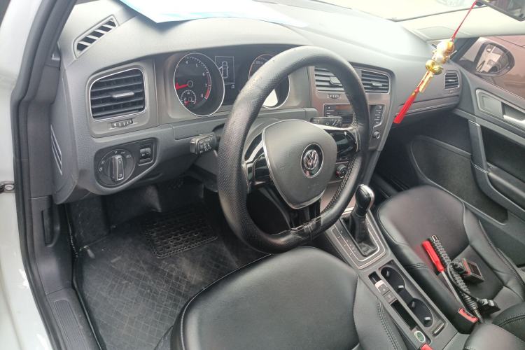 Used Volkswagen Golf 2016 230TSI Automatic Comfort Version
