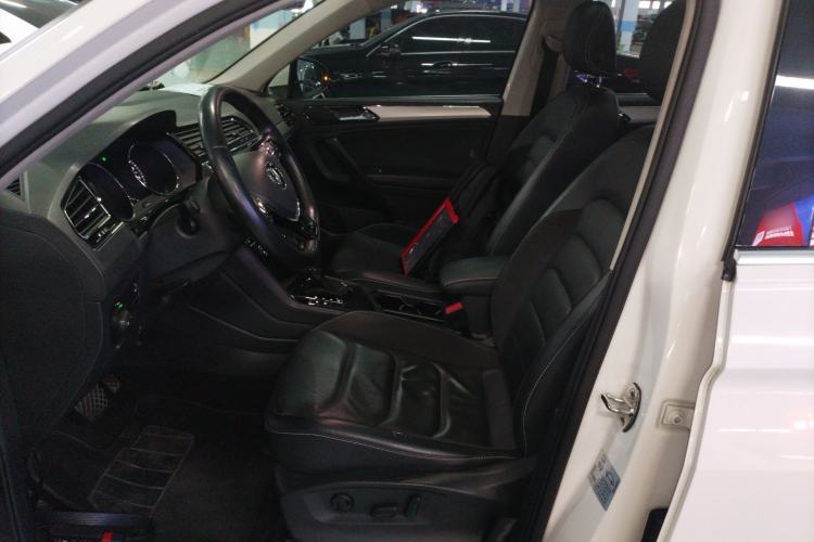 Used Volkswagen Tiguan L 2017 330TSI Automatic Two-Wheel Drive Luxury Edition Left Front Seat