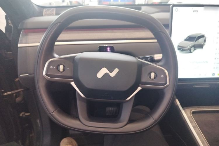 Used ONVO Luxeed L90 2025 Model—Max Six-Seater Version Steering Wheel