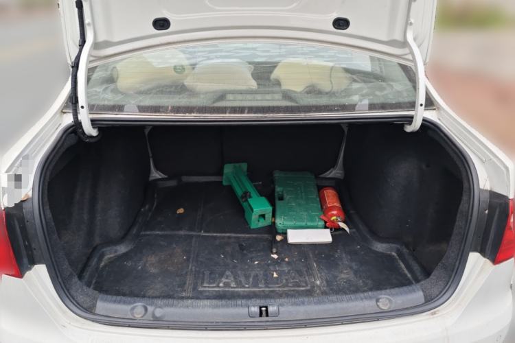 Used Volkswagen Lavida 2013 1.6L Automatic Comfort Edition Trunk