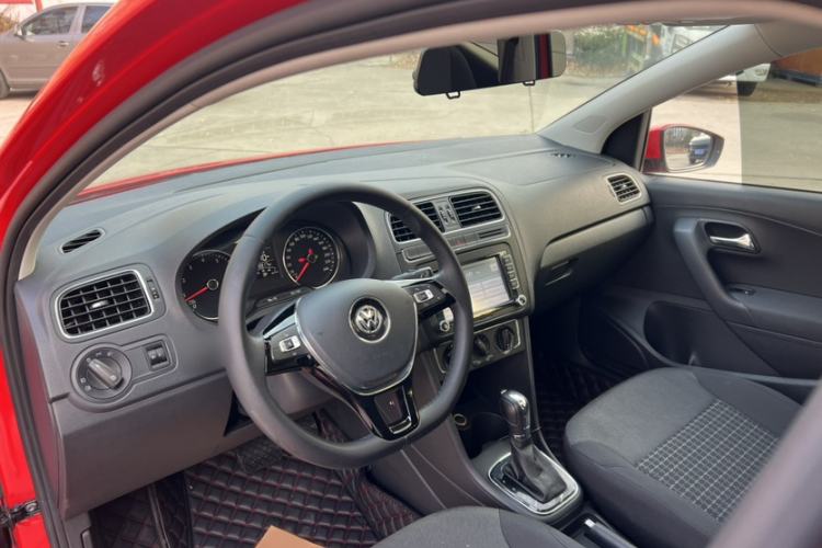 Used Volkswagen Polo 2016 1.6L Automatic Comfort Model
