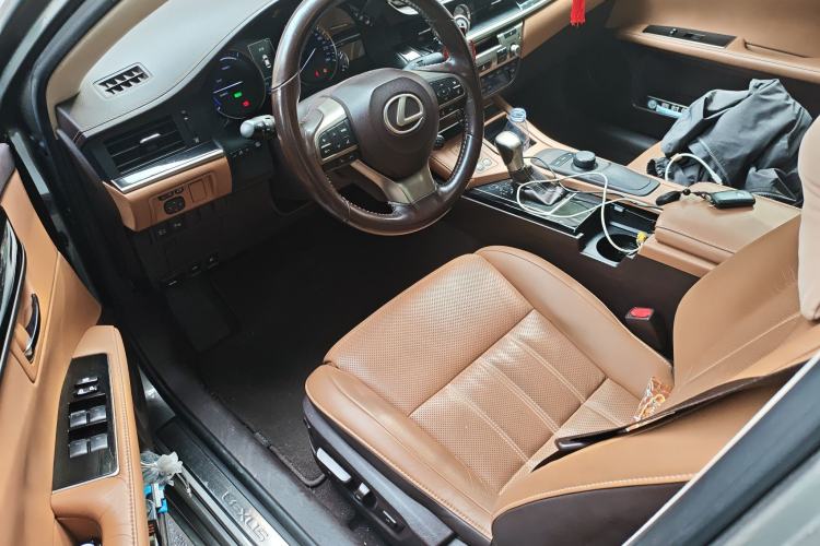 Used Lexus ES 2015 300h Comfort Edition
