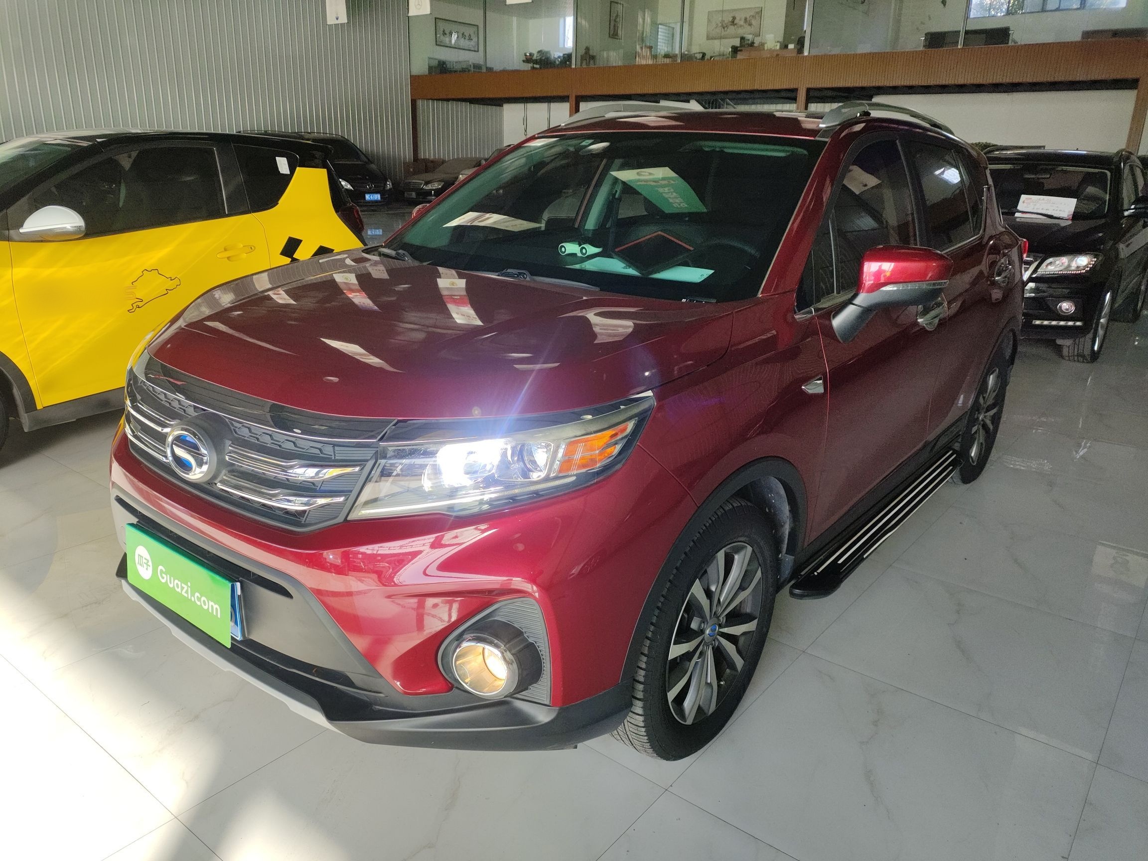 تحت مقدمة السيارة