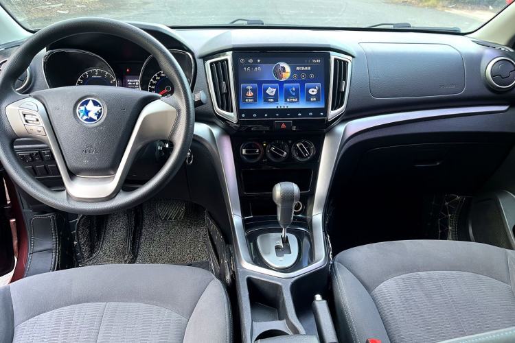 Used Venucia T70 2016 2.0L CVT Smart Choice Edition
