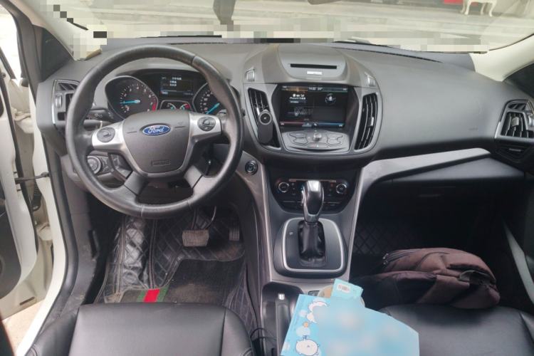 Used Ford Kuga 2015 1.5L GTDi Four-Wheel-Drive Elite Model Center Console