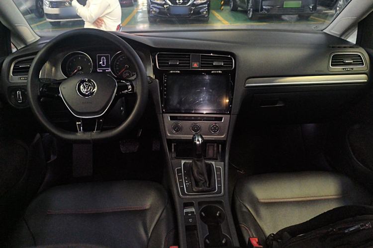 Used Volkswagen Golf 2016 1.6L Automatic Comfort Model Center Console