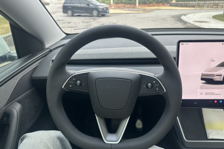 Used Tesla Model Y 2025 Long-Range All-Wheel-Drive Version