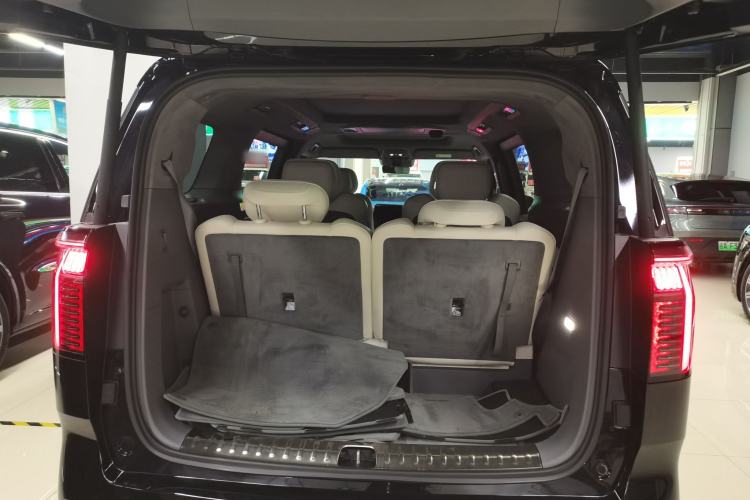 Used Zeekr 009 2024 Six-Seat Executive Version 4WD 108 kWh Trunk