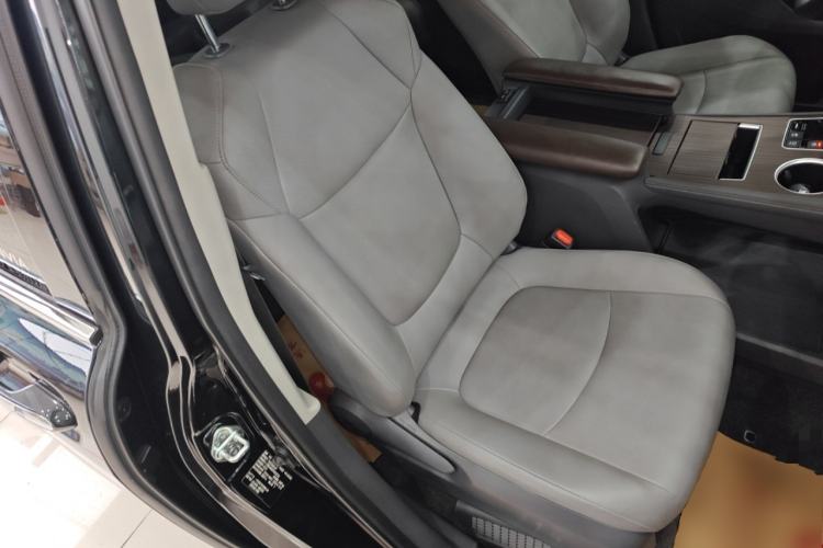 Used Toyota Granvia 2023 2.5L Hybrid Comfort Edition